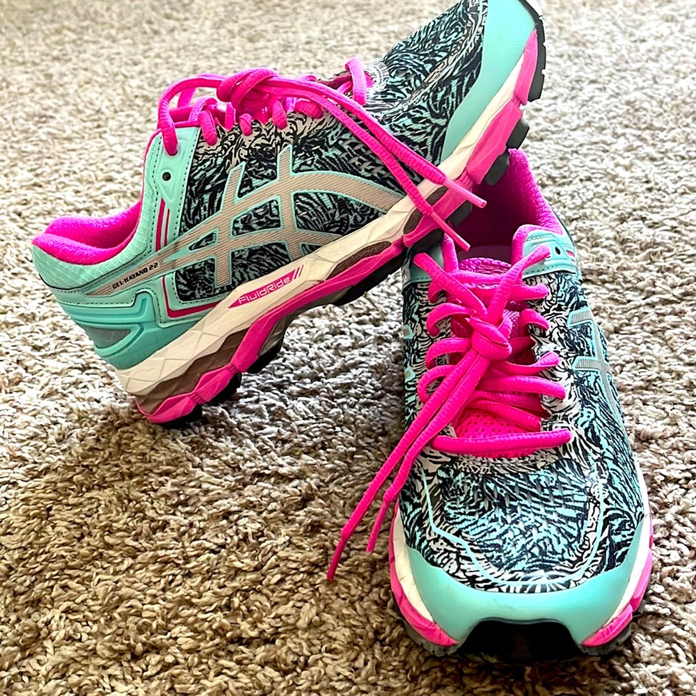 Like new ASICS gel kayano 22s